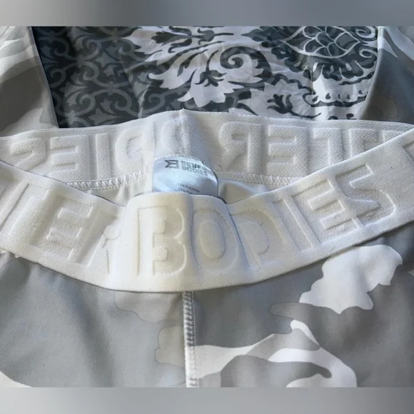 Better Bodies White Camo leggings size medium - Picture 12 of 15